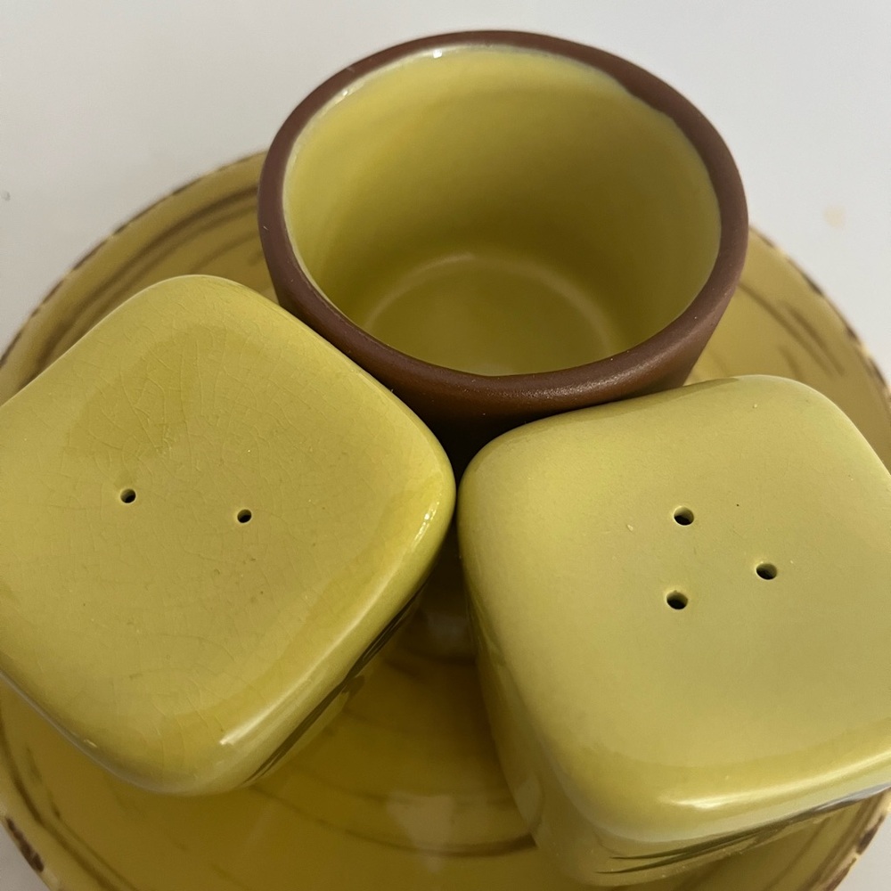 Midcentury Yellow Green Palm Tree Salt/Pepper Shakers - Picture 3 of 4